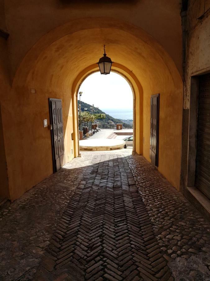 La Dimora Di Ares Villa Formia Bagian luar foto